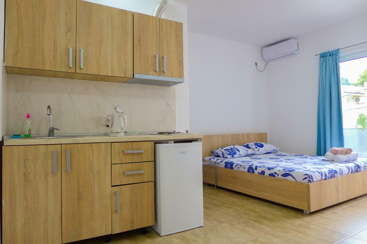 Alise Apartment *